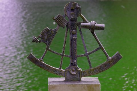 ZT666.APP平台首页截图，展示导航菜单与分类频道入口，青绿色调界面，内容分类清晰